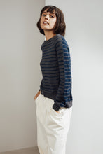 Load image into Gallery viewer, Nieva Intarsia Feather Cashmere Top Charcoal / Teal | 22 Factor | ECO-LUXE knitwear